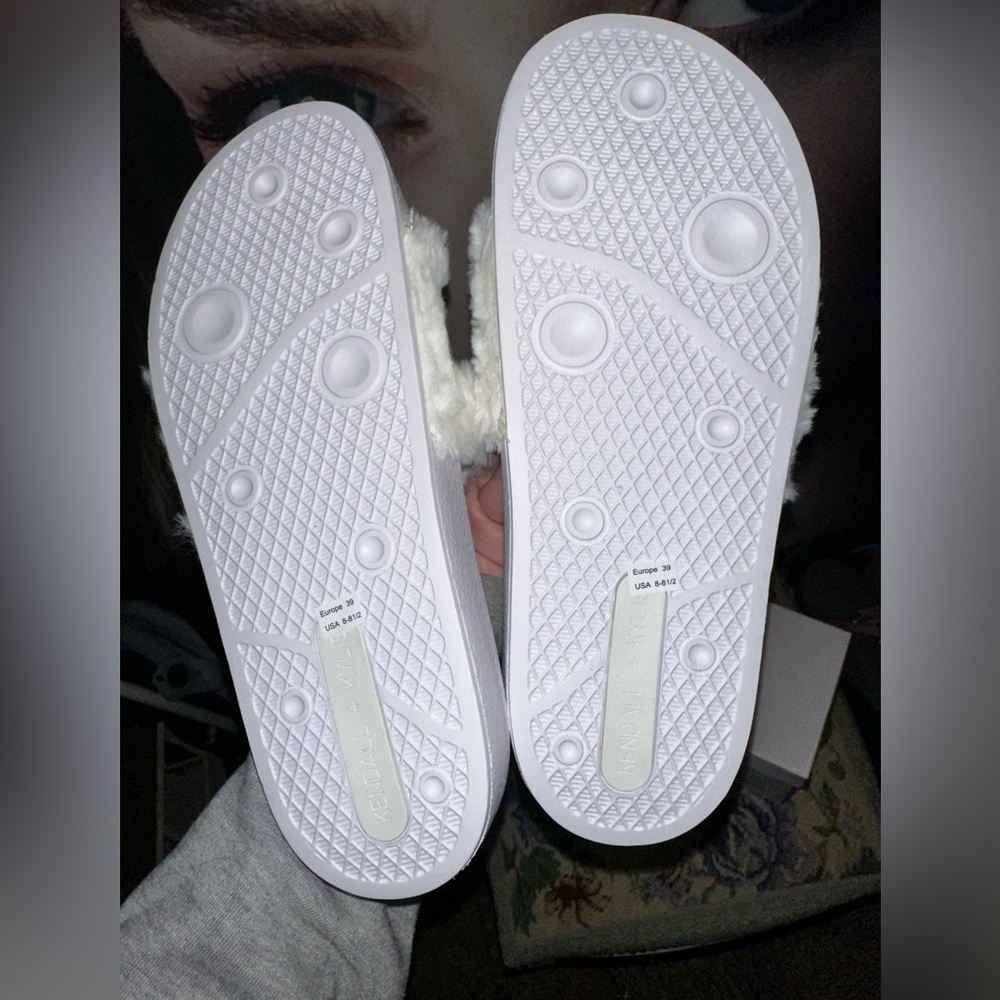 Kendall&Kylie Fur Slides - Picture 5 of 7
